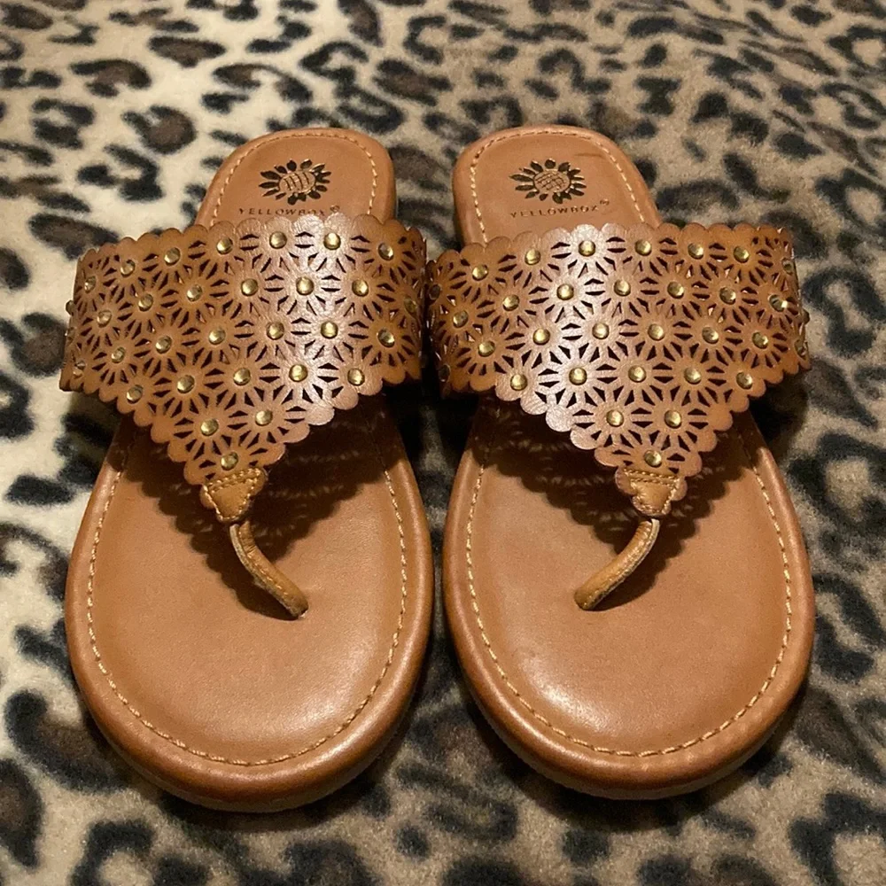 NWOB YELLOWBOX Sandals Women’s Size 8 Natural “Tessie” Slip On Thong Sandals - Picture 1 of 10